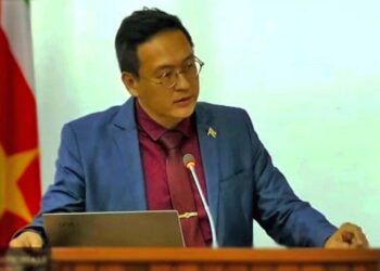 tsang web 4 “Er zijn geen voldoende schoonmaaksters, waardoor leerkrachten en zelfs leerlingen de schoonmaak op school moeten doen”, zei DNA-lid Stephen Tsang donderdag in het parlement.