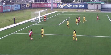 u17 vrouwen De nationale jongens -en meisjes U-17 voetbalselectie hebben het bezoekende Guyana zaterdag in het Franklin Essedstadion op de knieën gekregen. Het begon met een nipte 1-0 zege voor de Surinaamse meisjes, waarna de jongens de clean sweep completeerden door met 4-0 te zegevieren. Zondag staan de selecties opnieuw tegenover elkaar op dezelfde speellocatie.
