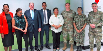 volksgezondheid LAMAT missie 1 De Surinaamse gezondheidszorg ligt al enige tijd op de intensive care. De zorgsector wordt voornamelijk in leven gehouden door ondersteuning van bevriende naties en internationale organisaties.