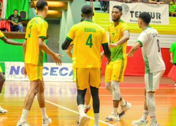 Surinaamse mannen volleyballers prolongeren Caribische titel in beslissende vijfsetter