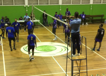 volley30 mrtt22 De Sociaal Culturele Vereniging Uitvlugt (SCVU) kondigt met trots haar 35e Ma Lefi Memorial Toernooi aan. Het toernooi vindt plaats op 14, 15 en 16 juni 2024 in de Pa Lefi Sporthal. Dit evenement, gehouden sinds 1988, is na de Nationale Kampioenschappen het oudste badmintontoernooi van Suriname.
