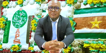 voorzitter APS Op zaterdag 05 november 2022 werd Dylon Gary King tijdens een speciaal daarvoor gehouden algemene ledenvergadering (alv) met veel enthousiasme bekroond tot de nieuwe voorzitter van de Amazone Partij Suriname (APS). De nieuwe leiding, bestaande uit Brigitta Parana, Idris Fredison, Mirelda Sabajo-Mannsur, Marcia Jarmohamed, Stanley Liauw-Angie, Jowie Essed, Yvonne Biswane en Gregory Druiventak, gaf het volledige mandaat aan voorzitter King om aan de slag te gaan en de partij te leiden naar de verkiezingen van 2025.