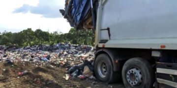 vuilstortplaats web 3 “Er is een compromis bereikt met de ondernemers”, zegt een functionaris van het Ministerie van Openbare Werken (OW) over de vuilophalers, die sinds 22 april in actie waren.