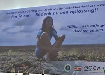 water poster web Water is een belangrijke factor voor de sociaal-economische ontwikkeling van Suriname. Water is vooral van belang voor lokale gemeenschappen die sterk afhankelijk zijn van de beschikbaarheid van waterbronnen.