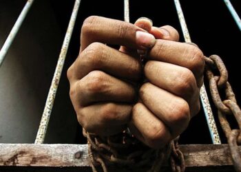 wet 11 15 De kantonrechter heeft een gevangenisstraf van 3 jaar opgelegd aan een man die zich aan meerdere minderjarige jongens heeft vergrepen. Hij was in dienst van het kindertehuis waar de jongens woonden. Het Openbaar Ministerie had een straf van 8 jaar geëist.