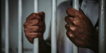 Invalide man in rolstoel mishandeld; verdachte aangehouden