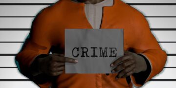 wet 14 1 3 Bij aankomst troffen de zij de landbouwer M.A. (55) aan. Hij zei de politie dat hij op de verdachte C.R. (41), die op zijn landbouwperceel was, moet hebben geschoten. Uit het voorlopig onderzoek van de politie is naar voren gekomen dat M.A. meerdere malen is benadeeld door onverlaten die zijn groenten wegnemen.