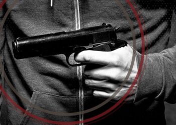 wet 16 1 3 Op woensdagavond 9 mei, omstreeks 20.00 uur, heeft zich een gewapende roofoverval voorgedaan in Albina. De overval vond plaats op een boot nabij het dorp Botali, waarbij vijf gewapende mannen betrokken waren.