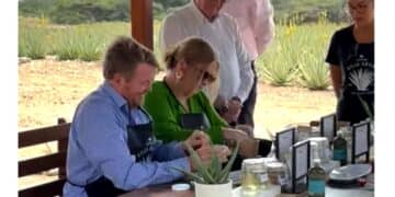 willem alexander1 web Koning Willem-Alexander zal op 1 juli geen excuses aanbieden voor het slavernijverleden. Hoewel sommige mensen daarop hopen, lijkt de koning uit te sluiten dat dat gebeurt. Hij vertelt aan NU.nl dat het bij de excuses van de regering en zijn aanwezigheid bij de nationale herdenking blijft.