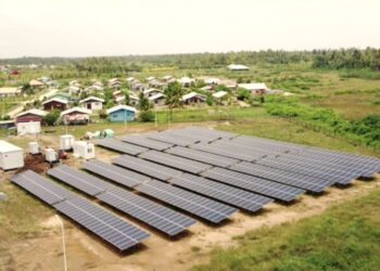 zonnepanelen coronie “Binnenkort zal het Caribbean Development Fund een energieproject van USD 10 miljoen beginnen. De bedoeling is om de energievoorziening in het binnenland vanaf Galibi tot naar het zuiden te garanderen met zonnepanelen”, dat zei minister Albert Ramdin van Buitenlandse Zaken woensdag tijdens een persconferentie.