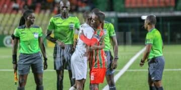 438301514 122117084522071920 7784465859329722007 n “Wij gaan dit jaar geschiedenis schrijven. Het is 24 jaren dat wij geen kampioen zijn geworden dus die dag (zaterdag 24 augustus) pakken we het (voetballandstitel).” Transvaal-centrumverdediger en sub aanvoerder Zerguinho Deira is zelfverzekerd dat zijn team na ruim 3 decennia eindelijk weer eens de voetbalhoofdprijs van Suriname omhoog zal mogen houden. Eeuwige aartsrivaal en huidig landskampioen Robinhood is de laatste tegenstander op weg naar het beoogde doel.