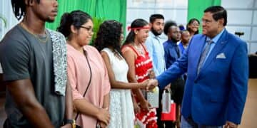 DSC 5078 Best geslaagden van het Voortgezet Onderwijs op Seniorenniveau (VOS), zijn bemoedigend toegesproken door president Chandrikapersad Santokhi.