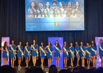 IMG 20240810 233039 Serafija Niekoop, die in 1999 voor het laatst de Miss Suriname titel heeft gekregen, mocht zaterdagavond na 25 jaar de titel eindelijk overdragen. "Suriname heeft na 25 jaar weer de licentie in handen om een Miss Suriname naar Miss Universe te sturen", zegt Jermain Tjin A Koeng, een van de motoren van Jatak Consultancy die de licentie in handen heeft.