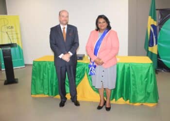 Minister Mathoera ontvangt Grand Cross of the Order of Rio Branco1 Minister Krishna Mathoera van Defensie heeft op 20 augustus jl. The Grand Cross of The Order of Rio Branco, uit Brazilië, toegekend gekregen. Het evenement vond plaats op het hoofdkantoor van het Instituto Guimarães Rosa (IGR) Paramaribo.