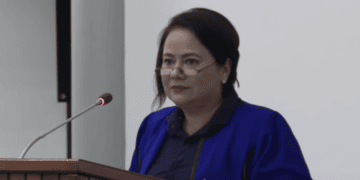 PL assembleelid Ingrid Karta Bink. Foto Suriname Herald DNA-leden hebben geschokt gereageerd op het zelfmoordgeval van een student, die eerder op de dag van de Suriname brug is gesprongen. “Dit is weer het geval van depressie, teleurstelling, machteloosheid van een burger, die het leven niet meer zag en wanhoop heeft overgenomen”, zei NDP DNA-lid Karta Bink in het parlement...