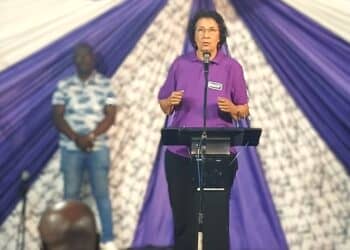 Simons Nickerie Tijdens een drukbezochte structurenvergadering van de Nationale Democratische Partij (NDP) in het rijstdistrict Nickerie heeft voorzitter Jennifer Simons scherpe kritiek geuit op het huidige regeringsbeleid, vooral op het gebied van productie.