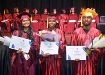 VOS-best geslaagden krijgen Rotary erkenning tijdens Student Excellence Award