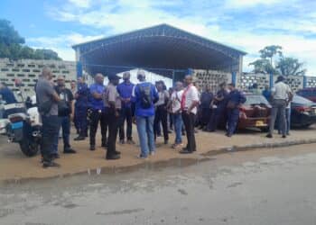 WhatsApp Image 2024 08 29 at 8.51.11 AM De verschillende veiligheidsbonden kunnen niet op het terrein van het Politie Opleiding Centrum komen. Zelfs de politiebond die vaak daar vergadert kan niet op het terrein.