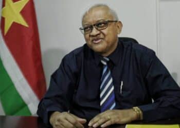 miskin CLO De CLO-voorzitter zegt dat de regering in de eerste helft van februari wil starten met de vakbonden over de loononderhandelingen. Hij kon nog niet zeggen wat de bonden zullen eisen, maar er zal alles gedaan worden om het de ambtenaren gemakkelijker te maken.