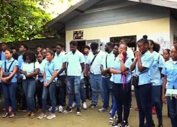 muloschool 1 De examenkandidaten van de vierde klas van Mulo Brokopondo hebben het dit schooljaar laten liggen. De school heeft een slagingspercentage van minder dan 25 procent genoteerd. Van de 101 leerlingen hebben er 25 het meteen gehaald, 14 hebben een herexamen en 62 zullen het over moeten doen.