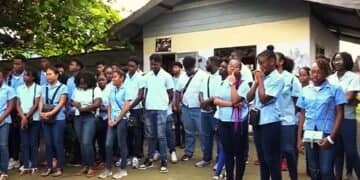 muloschool 1 Leerlingen van leerjaar 12 die waren afgewezen op de eindexamens van de voormalige Mulo-scholen (V.O.-scholen), krijgen alsnog een herkansing. Het besluit volgt na verwarring over de gehanteerde slagingsnormen en examenprocedures...