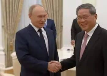 putin premier De Chinese premier Li Qiang heeft op bezoek in Moskou beklemtoond dat China bereid is nog meer samen te werken met Rusland. Hij heeft onder anderen gesproken met president Vladimir Poetin, die zegt dat de relatie tussen beide landen nu al rendement oplevert.
