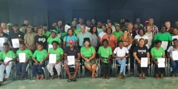 NPS nieuwe leden Ruim 70 jongeren hebben afgelopen weekend de instapcursus van de Nationale Partij Suriname (NPS) gevolgd. Het gaat om een groep afkomstig vanuit verschillende gebieden binnen Paramaribo en andere districten, die hebben aangegeven de partij te willen ondersteunen in het politieke werk.