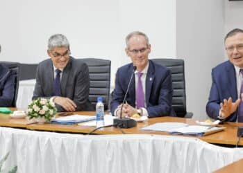 In September 2023 was de CEO van TotalEnergies, Patrick Pouyanne (rechts op de foto) in Suriname voor een meeting.