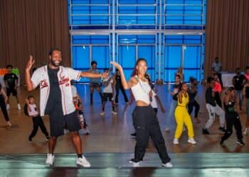 nat larose 1 De nieuwste videoclip van Natalie La Rose, opgenomen in Paramaribo en het binnenland van Suriname, is afgerond. In gesprek met Key News geeft de veelzijdige artiest aan dat deze productie niet alleen haar terugkeer naar haar Surinaamse roots markeert, maar ook de lancering van Chic Foundation, een organisatie die zich richt op het inspireren van jongeren via kunst en cultuur.