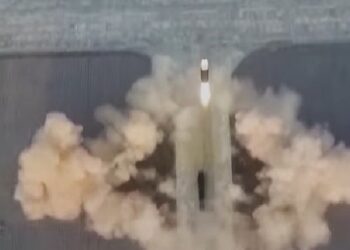 noord korea rakket Noord-Korea heeft meerdere ballistische korteafstandsraketten afgevuurd, die in zee zijn gevallen aan de oostkust van het land. Dit melden Zuid-Korea en Japan.