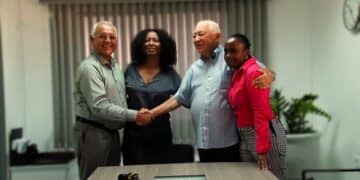 tbl stichting De Suriname Film Commission is officieel opgericht en voegt een nieuwe dimensie toe aan de lokale filmsector. Carlo Jadnanansing is benoemd als eerste voorzitter van de stichting en zal deze rol voor een periode van twee jaar vervullen. Binnenkort zullen ook de overige bestuursleden en de leden van de raad van advies worden aangesteld.