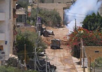 westbank Het Israëlische leger zei dat zijn troepen hadden geschoten op een mannelijke "aanstichter" die een bedreiging vormde door stenen naar soldaten te gooien. "De details van het incident en de omstandigheden waaronder de vrouw werd geraakt, worden nog onderzocht."