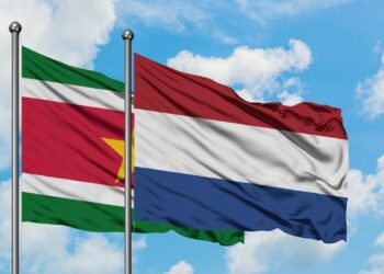 2024.10.01 BIBIS Project NL Su oud Ned Op woensdag 25 september 2024 heeft het consulaat van de Republiek Suriname in Amsterdam een meeting gehad met het projectteam van de Nederlandse overheid in het kader van de uitvoering van het project om ‘ongedocumenteerde Surinaamse oud-Nederlanders in Nederland’, onder bepaalde voorwaarden te voorzien van een legale verblijfsstatus.