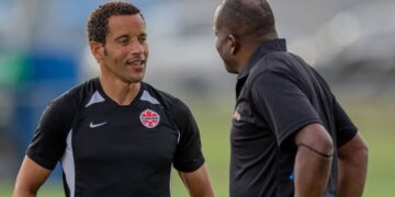 462475174 1304655450941956 5254322675767010105 n Bondscoach Stanley Menzo onthulde woensdagavond tijdens de open trainingssessie van de nationale mannenvoetbalselectie in het Franklin Essedstadion dat Remko Bicentini niet langer zijn assistent is. Het was Menzo zelf, die bij zijn tweede aanstelling als bondstrainer van Natio het voorstel deed om Bicentini erbij te halen.