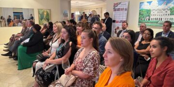 BIBIS291024 03 Op 9 oktober 2024 vond op de Ambassade van Suriname in Brasília de derde editie van de ‘Week van het Nederlands’ plaats. Deze activiteit, gewijd aan de Nederlandse taal, werd georganiseerd in samenwerking met de andere Nederlandssprekende ambassades in Brasília, namelijk de ambassade van Nederland en de ambassade van België.