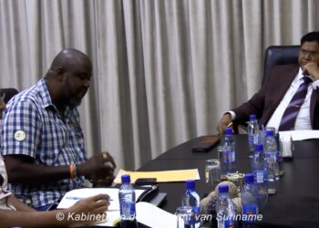 CORONIEBOER 2 President Chandrikapersad Santokhi heeft in gesprek met boeren uit het ressort Welgelegen van het district Coronie duurzame oplossingsmodellen gepresenteerd. De groep Coroniaanse boeren werd op 11 oktober 2024 op het kabinet van de President ontvangen door het staatshoofd.