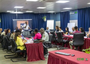 DIS 04 Het Diaspora Instituut Suriname (DIS), onderdeel van het ministerie van Buitenlandse Zaken, International Business en Internationale Samenwerking (BIBIS), organiseert een tweedaagse workshop om de dienstverlening aan Surinamers in het buitenland verder te verbeteren.