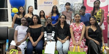 Pupillen Hendrik G. Sylvester- en Graaf Von Zinzendorfschool ontvangen Rotary VOJ Student Excellence Award 2024