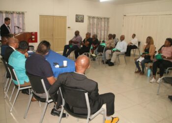 ILO AWJ In het kader van de uitvoering van het Decent Work Country Programme Suriname III (DWCP SU III), heeft de Raad van Vakcentrales in Suriname (RAVAKSUR) in samenwerking met de Internationale Arbeidsorganisatie (ILO) een vierdaagse workshop, getiteld “Developing the trade union agenda for advancing a just transition towards a greener future with decent jobs in Suriname”, georganiseerd voor de vakbeweging.