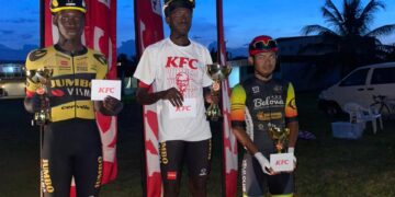 IMG 20241027 WA0024 Junior wielrenner Jaïr Nortan heeft zondagmiddag de afsluitingsrace van het wielerjaar 2024 op zijn naam gebracht. De slotontmoeting van de Surinaamse Wielren Unie (SWU) werd op het parcours van het jongensinternaat te Elisabethshof afgewerkt. Elite rijders werden in een open race samengevoegd met de juniors en masters (veteranen). De wielrijders in deze categorie moesten 18 ronden over het uitgestippelde traject doen.