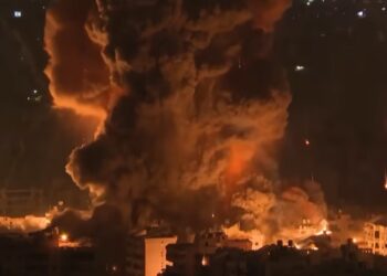 Israel vs Hezbollah De Israëlische luchtmacht voert, volgens eigen zeggen, uitgebreide aanvallen uit op doelen van Hezbollah in het zuiden van Libanon. Ook het zuiden van de hoofdstad Beiroet wordt onder vuur genomen, omdat daar veel Hezbollah-strijders zouden zitten.