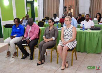 WhatsApp Image 2024 09 30 at 11.50.59 Suriname Aton Academy (SAA) biedt de wereldwijde academiecursus in aanschafprocessen van vaarwegmeubilair aan voor navigatieprofessionals, genaamd IALA Procurement Training.