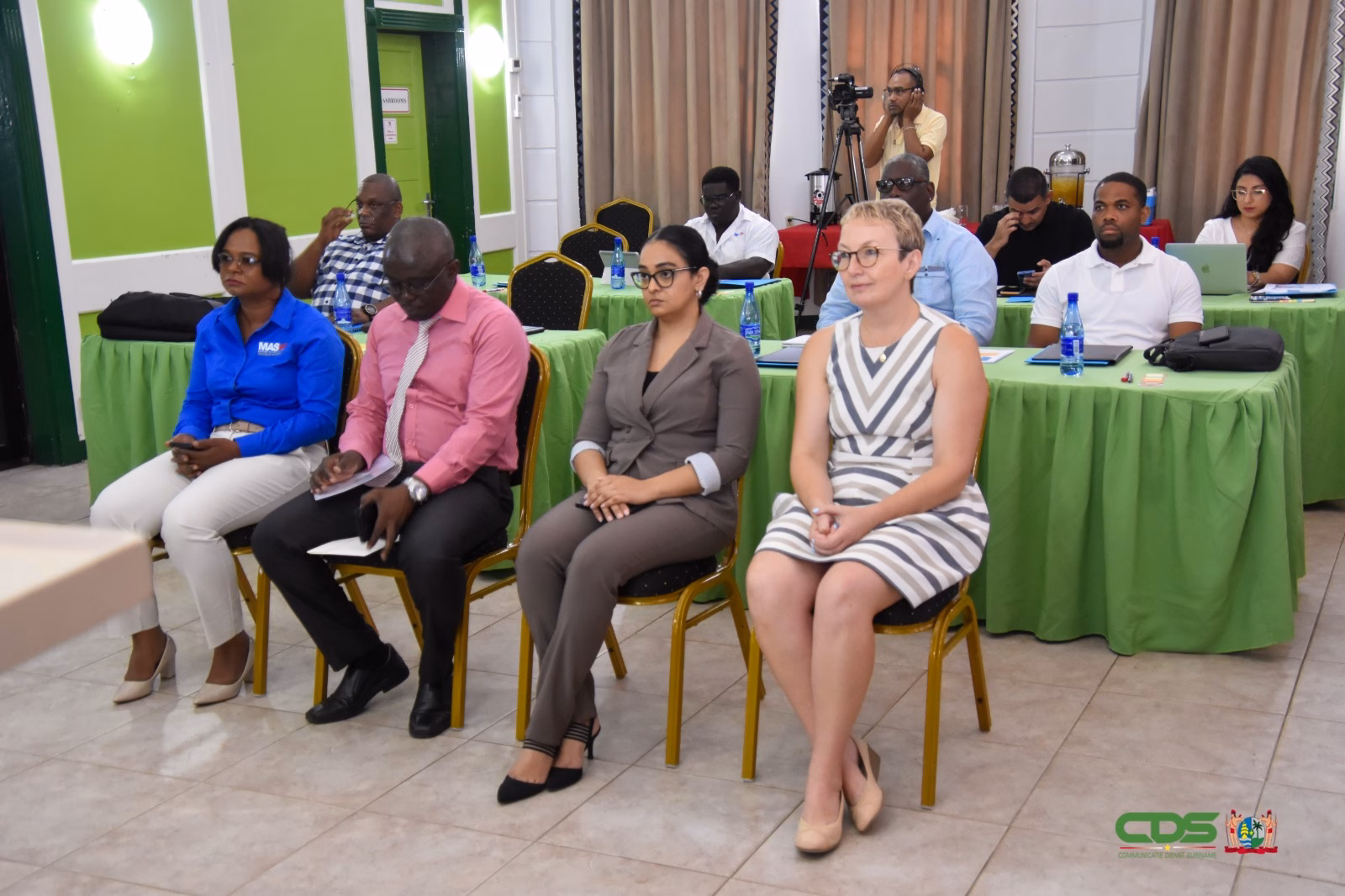 WhatsApp Image 2024 09 30 at 11.50.59 Suriname Aton Academy (SAA) biedt de wereldwijde academiecursus in aanschafprocessen van vaarwegmeubilair aan voor navigatieprofessionals, genaamd IALA Procurement Training.