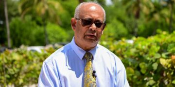 WhatsApp Image 2024 10 23 at 20.38.22 President Chandrikapersad Santokhi heeft met succes een officieel bezoek gebracht aan de eilanden Aruba en Curaçao, waar hij de nadruk legde op de versterking van de historische en culturele banden tussen de landen. Na deze vruchtbare gesprekken, die gericht waren op samenwerking op verschillende terreinen, zal het staatshoofd zijn reis voortzetten naar Miami.