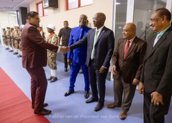WhatsApp Image 2024 10 31 at 10.45.17 1 President Chandrikapersad Santokhi is na een intensieve buitenlandse missie naar Curacao en Aruba op 29 oktober 2024 teruggekeerd naar Suriname.