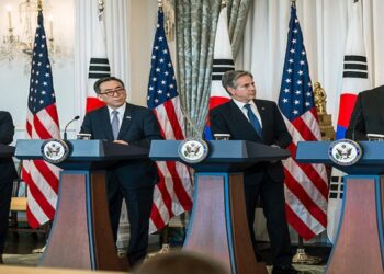 De gezamelijke persconferentie belegd door de defensie ministers van de VS en Zuid Korea. Foto: Chad J. McNeeley, DOD