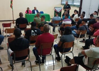 sao gawasa koeltechniek 1 De Stichting Arbeidsmobilisatie en Ontwikkeling (SAO) is begonnen met nieuwe viermaandelijkse avondopleidingen Koeltechniek en GaWaSa. Vanwege grote belangstelling is de Koeltechniek-groep opgesplitst in twee delen. De cursisten zijn voornamelijk werknemers van grote bedrijven zoals Hakrinbank, het Diakonessenhuis en de NV Verenigde Surinaamse Holding Maatschappij (VSH).
