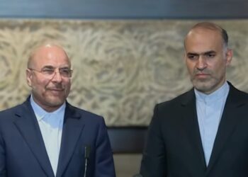 Mohammad Bagher Ghalibaf (links) voorzitter van het Iraanse Parlement samen met zijn collega voorzitter uit Libanon Nabih Berri.