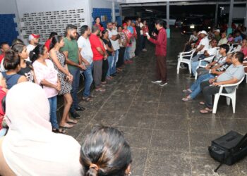 1000116035 Het gaat om veertien kernen in het district Wanica en twee in Para, waarmee het totale aantal kernen van de partij landelijk op ongeveer 200 komt. Somohardjo benadrukte tijdens de ceremonie het belang van de kernen voor de partijstructuur en de directe verbinding met de gemeenschap.