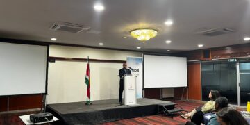 1731355561758blob De Inter-Amerikaanse Ontwikkelingsbank (IDB) lanceerde in samenwerking met het Ministerie van Arbeid, Werkgelegenheid en Jeugdzaken (AWJ) op 7 november de eerste workshop gericht op vaardighedenontwikkeling via sectorale tabellen.